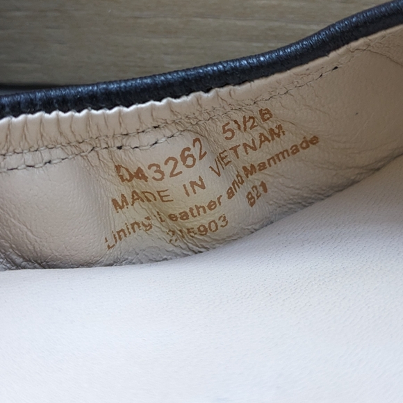 Cole Haan Like New Black Leather Tali Bow Ballet Flats - Picture 4 of 4